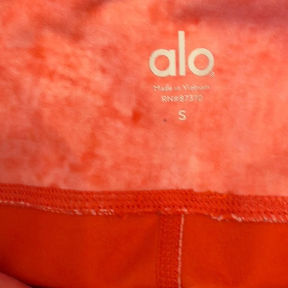 ALO Yoga Vibrant Orange Leggings With Phone Pocket